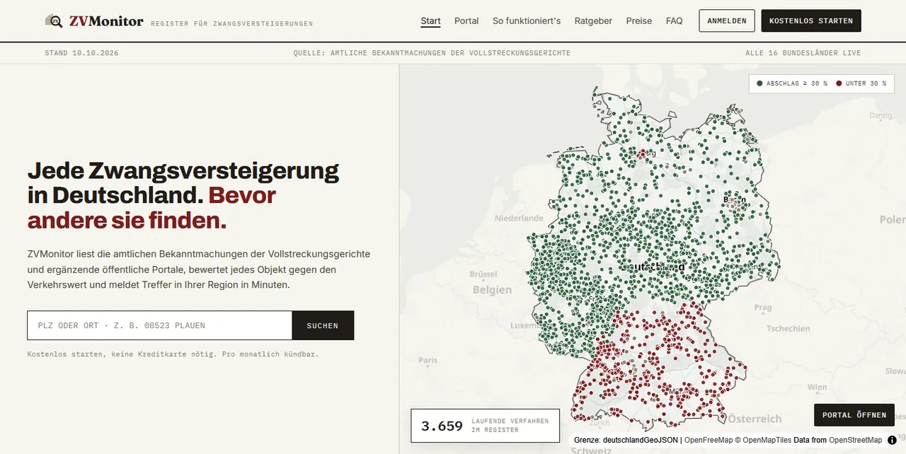 Startseite von zvmonitor.de mit der Überschrift „Jede Zwangsversteigerung in Deutschland. Bevor andere sie finden.“, einem Suchfeld für Postleitzahl oder Ort und einer Deutschlandkarte, auf der die laufenden Verfahren als Punkte eingezeichnet sind.